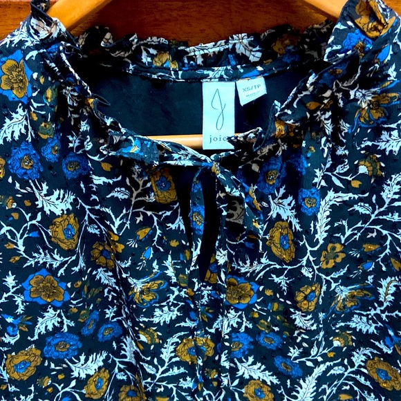 Gorgeous Joie black background floral blouse size XS Excellent Condition! - Picture 5 of 7
